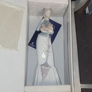Lladro Elegant Lady Figurine in Blue and White